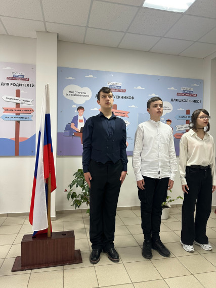 Церемония выноса флага Российской Федерации.